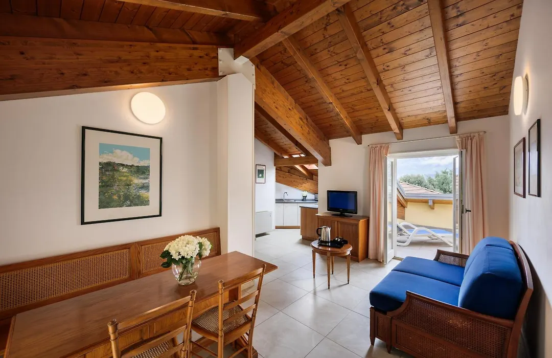 Residence L'Ulivo - Apartments In The City Center, With Fitness, Squash & Private Parking-1